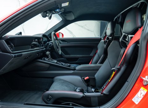 Porsche 911 GT3 (992) 18