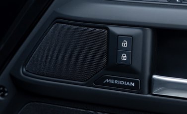 Land Rover Defender 90 D350 X-DYNAMIC HSE HARD TOP URBAN 25