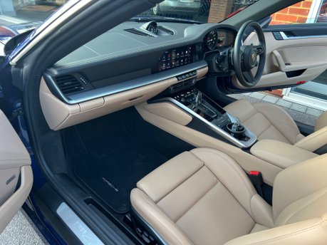 Porsche 911 3.0 992 Carrera Coupe 2dr Petrol PDK Euro 6 (s/s) (385 ps) 37