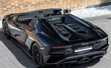 Lamborghini Aventador S LP740-4 Roadster 13