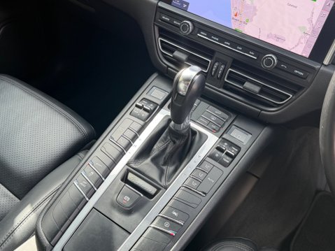 Porsche Macan PDK 25