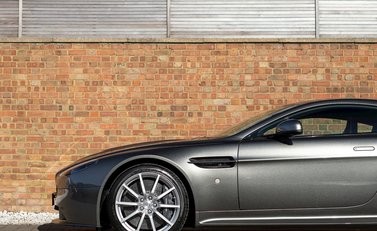 Aston Martin V12 Vantage S 30