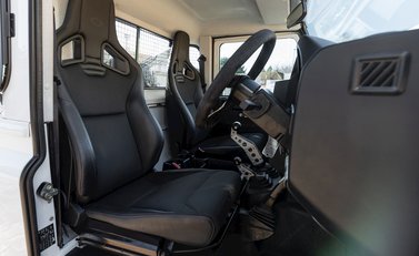 Land Rover Defender 90 Bowler Edition 12