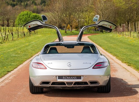 Mercedes-Benz SLS AMG 13