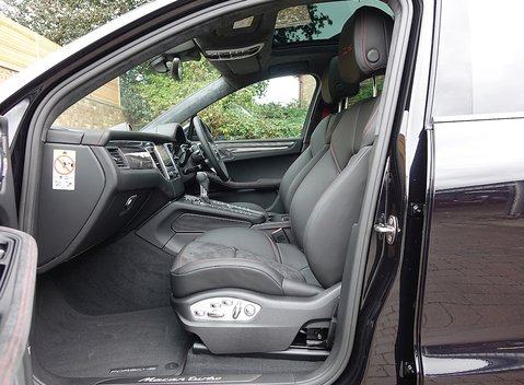 Porsche Macan Turbo Performance Package 21