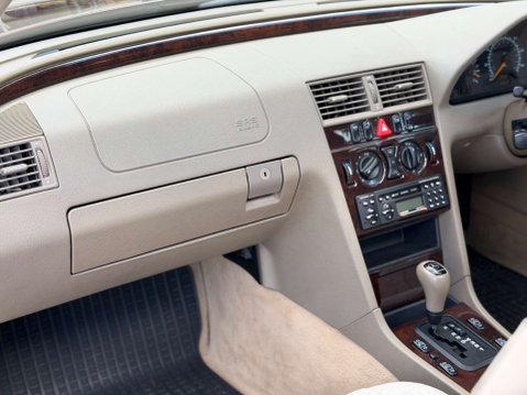 Mercedes-Benz C Class 2.0 C200 Elegance Auto 4dr 52