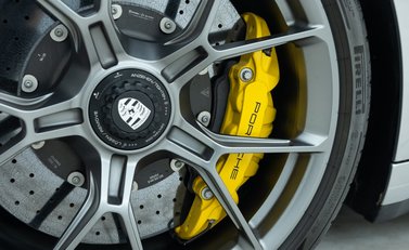 Porsche 911 GT3 Touring (992) 26