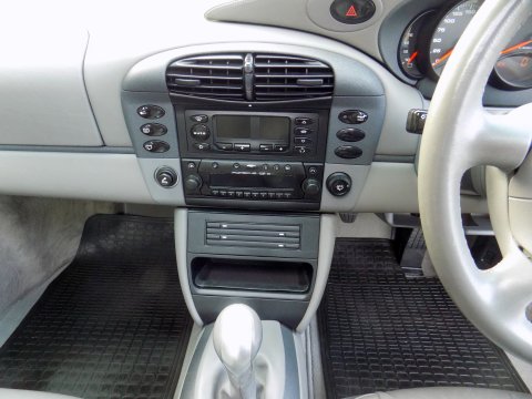 Porsche 911 CARRERA 4 17