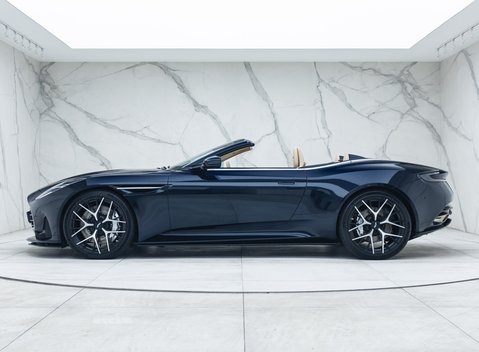 Aston Martin DB12 Volante 5