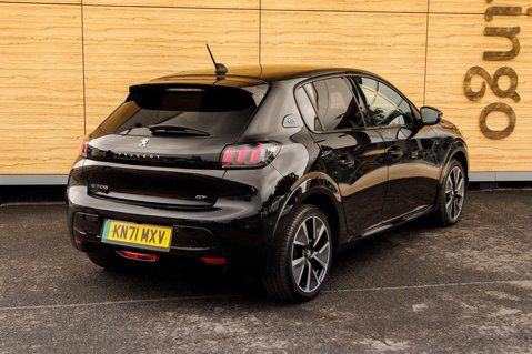 Peugeot 208 GT PREMIUM 2