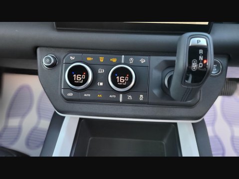 Land Rover Defender X-DYNAMIC SE 18