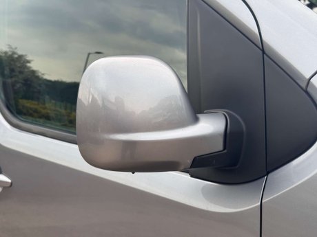 Vauxhall Vivaro 1.5 Vivaro 2700 Sportive S/S 14