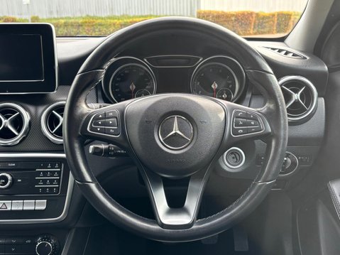 Mercedes-Benz GLA Class GLA 200 SE 15