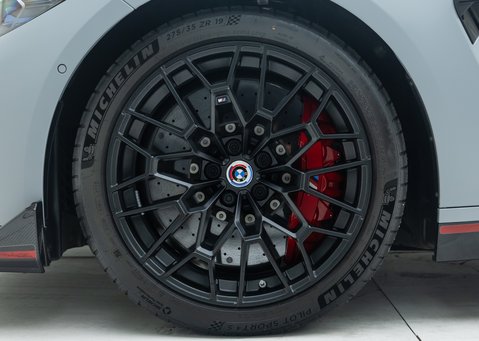 BMW M4 CSL 