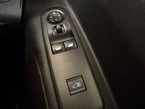 Vauxhall Combo Combo-e 2300 Sportive 11