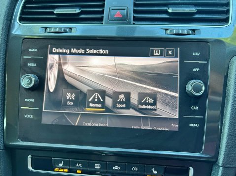 Volkswagen Golf SE NAVIGATION TSI EVO DSG 27