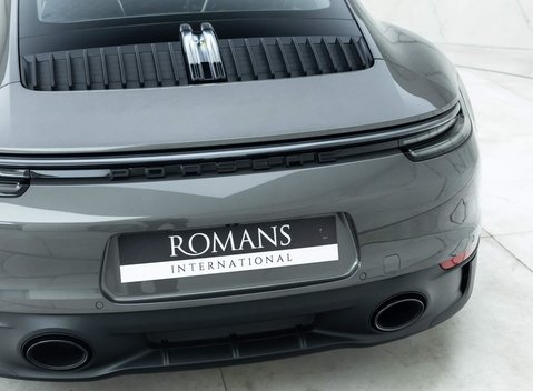 Porsche 911 Carrera GTS (992) 32