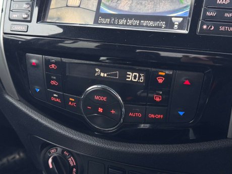 Nissan Navara 2.3 Navara Tekna dCi 4WD 5dr 40