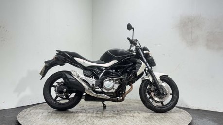 Suzuki Gladius 650 2012, 54K, 650CC RUNNING NAKED, SPARES/REPAIR/PROJECT 1