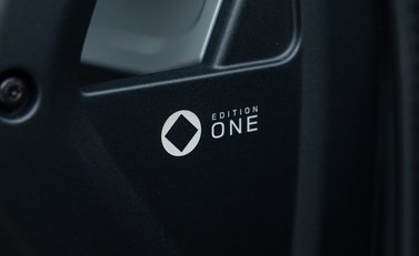 Land Rover Defender 110 OCTA EDITION ONE 32