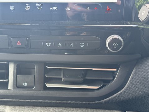 Ford Tourneo Custom Titanium Luxe | 9 Seater | L2 LWB | 320 | Euro 6 | £29083 + VAT 25