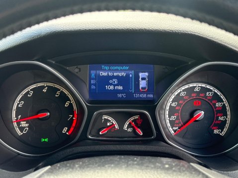 Ford Focus 2.0T EcoBoost ST-3 Euro 5 (s/s) 5dr 29
