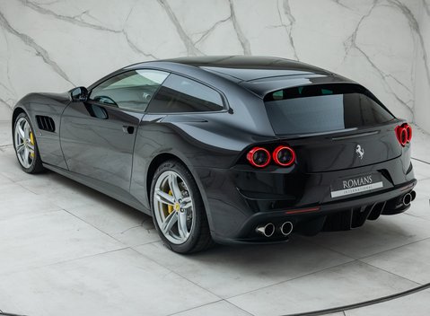 Ferrari GTC4 Lusso V12 12