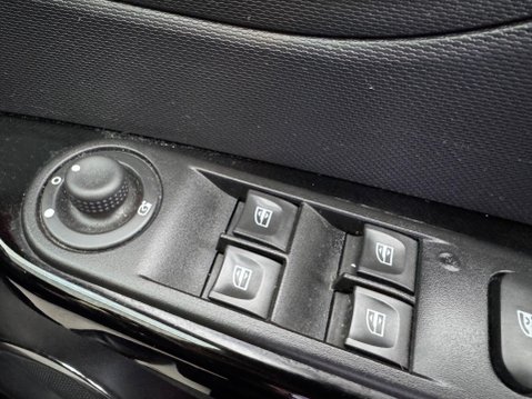 Renault Captur 1.5 dCi ENERGY Dynamique S Nav Auto Euro 6 (s/s) 5dr 24