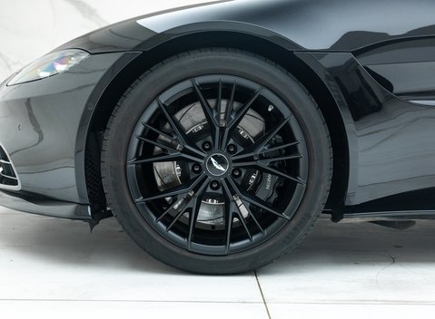 Aston Martin Vantage V8 32