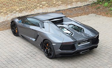 Lamborghini Aventador LP 700-4 Roadster 9