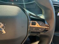 Peugeot e-208 GT PREMIUM 16