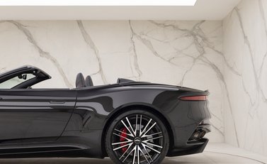 Aston Martin DBS Superleggera Volante 30