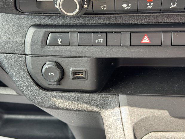 Vauxhall Vivaro SWB L1H1 [SOLD SM] Low Roof Pro F2700 Air Con Nav Sensors EURO 6 32
