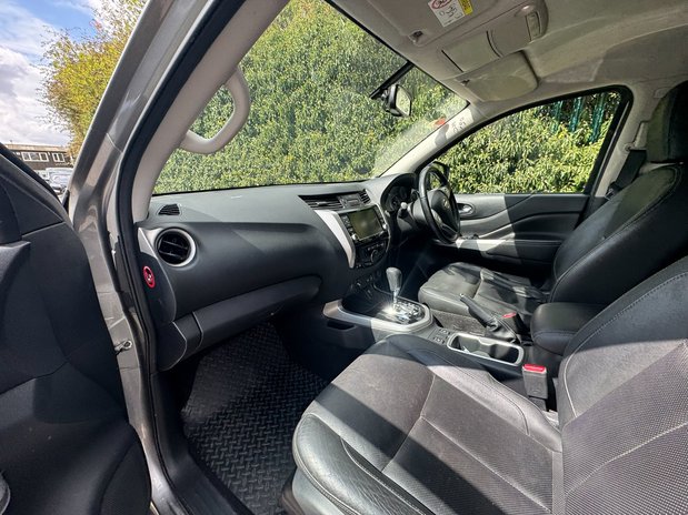 Nissan Navara Tekna | Auto | 2.3 LT | Double Cab | Sensors | Camera | EURO 6 | NO VAT 13