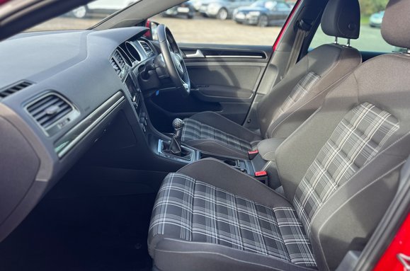 Volkswagen Golf 2.0 TDI BlueMotion Tech GTD 5 Door 26