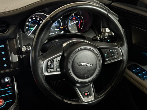 Jaguar XF V6 S 13