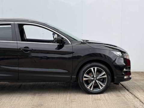 Nissan Qashqai 1.3 Qashqai N-Connecta DiG-T 5dr 8