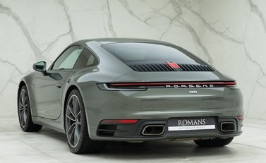 Porsche 911 Carrera (992) 6