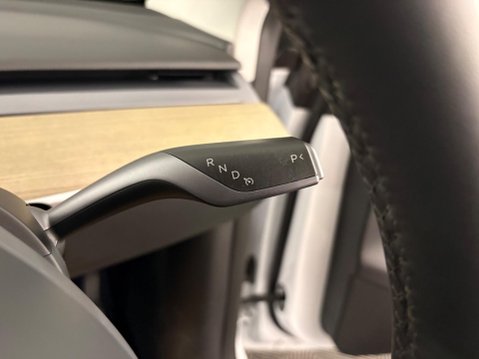Tesla Model Y Auto RWD 5dr 15
