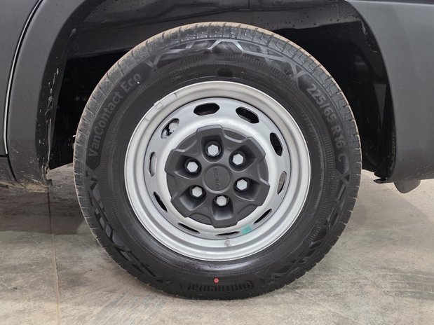 Iveco Daily 2.3 35S14A8 High Roof Comfort Van 4100 WB Hi-Matic 18