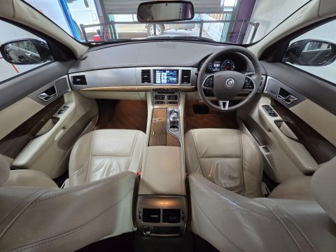 Jaguar XF 3.0d V6 Premium Luxury Auto Euro 5 (s/s) 4dr 19