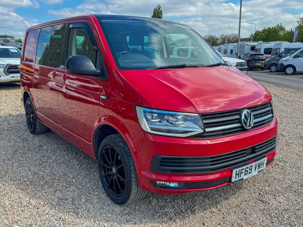 Volkswagen Transporter Crew Cab [SOLD SM] AUTO SWB T30 EDITION 2.0 150ps BMT L1H1 Kombi Air Con 5