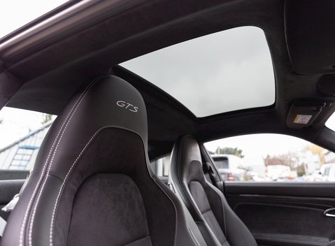 Porsche 911 Carrera GTS (991.2) 16