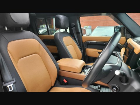 Land Rover Defender X-DYNAMIC HSE MHEV 17