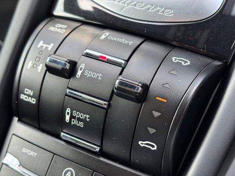 Porsche Cayenne 3.0 TD V6 Platinum Edition SUV 5dr Diesel TiptronicS 4WD Euro 6 (s/s) (262 36