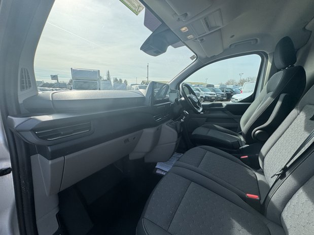 Ford Transit Custom LWB L2H1 Low Roof Limited 300 AirCon Alloys SELECT 12