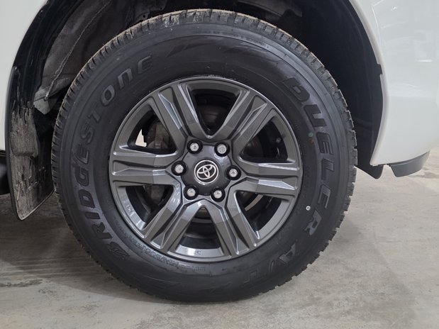 Toyota Hilux Toyota Hilux Diesel Icon D/Cab Pick Up 2.4 D-4D Auto 10