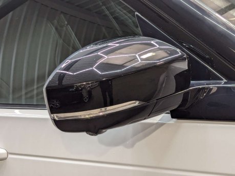 Land Rover Discovery 3.0 Discovery R-Dynamic S D MHEV Auto 4WD 5dr 26