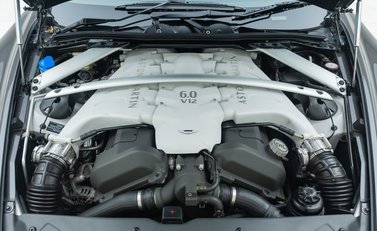 Aston Martin DBS V12 39