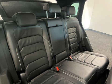 Volkswagen Tiguan 2.0 Tiguan R-Line TSi BlueMotion Technology 4Motion DSG 4WD 5dr 25
